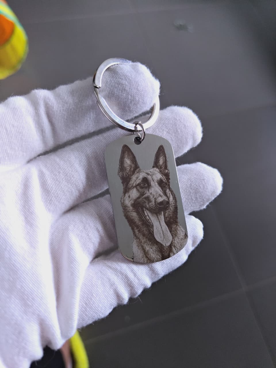 Sofía R. — laser engraving keychains with pet portraits using Gravo